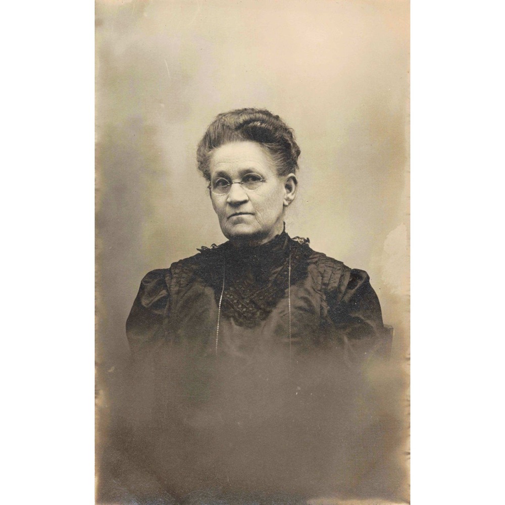 Antique RPPC Real Photo Postcard Elderly Woman Glasses Lace Dress - Picture 1 of 2